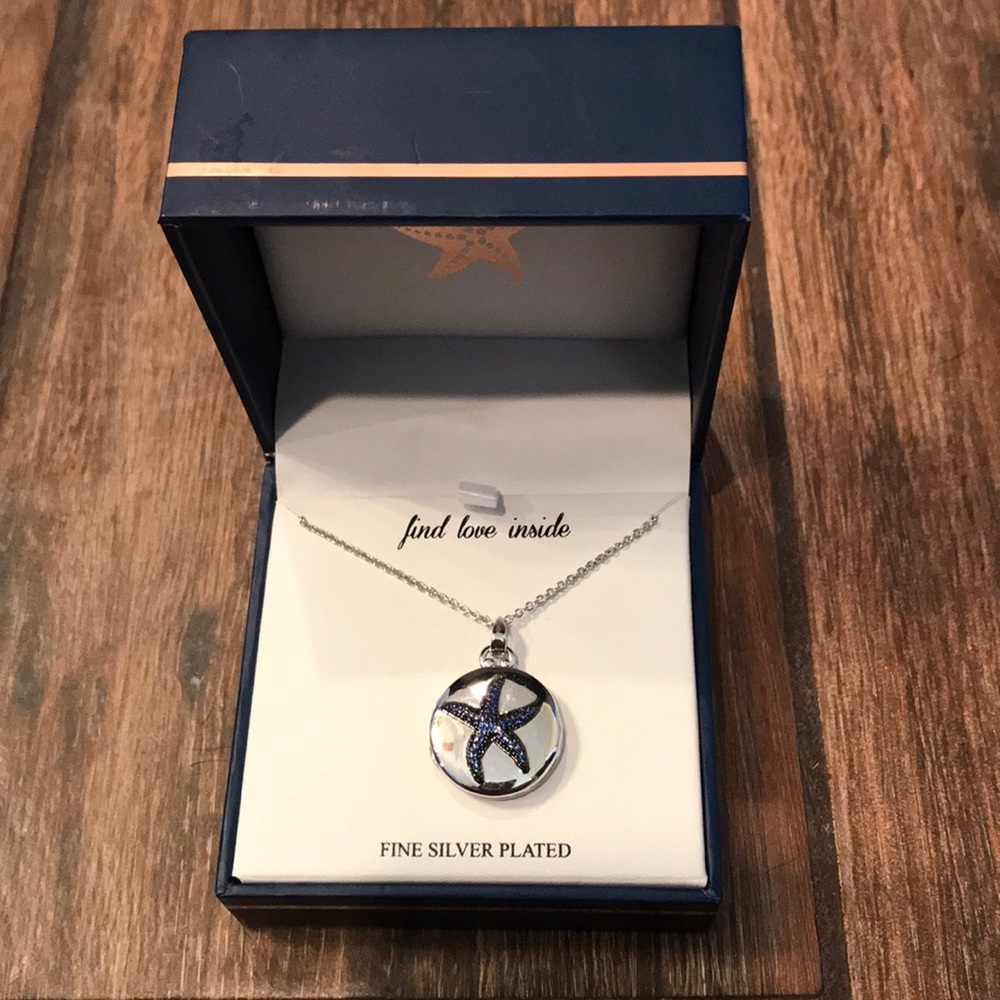 ⭐️ NWT Guiliana brand women’s starfish locket